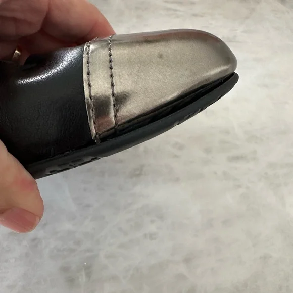 NIB TORY BURCH ABBEY 2 CAP TOE BALLET FLAT SHOES BLACK/ANTHRACITE LEATHER 8 - Picture 8 of 9